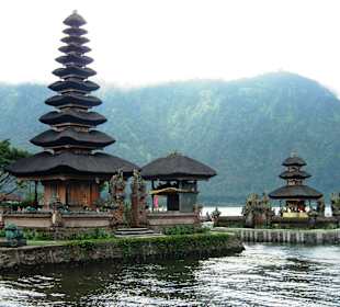 Rundreise mit Guide Wayan Pageh Lake Bratan