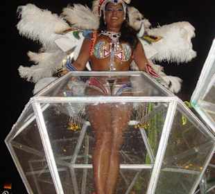 Meine Frau auf einem Wagen bei der Porto da Pedra