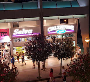 Blick runter zu den Geschäfte