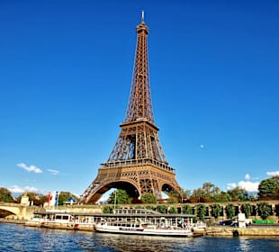 Eiffel Tower within walking distance from Hotel Kleber