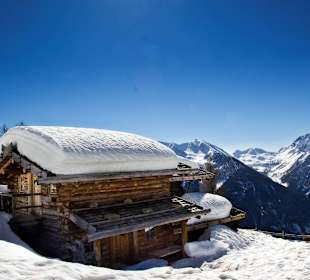Berghütte im Winter - Ultental