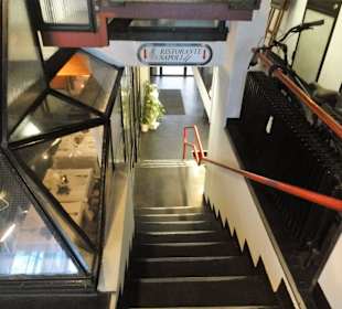 Treppenhaus-Niedergang zum Restaurant