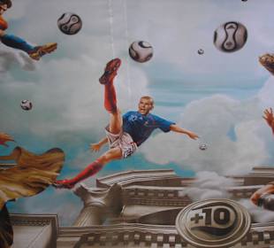 Deckenbemalung im Hbf während der WM