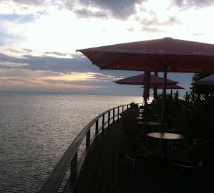 Uferpromenade am Abend