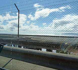 Blick auf die Piste 5 aus dem fahrenden Auto