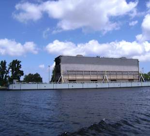 Hafenrundfahrt: 1 Schleusentor der Nordschleuse