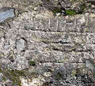 Schleifspuren am Boden