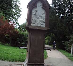 Brunnen am Eingang zum Park