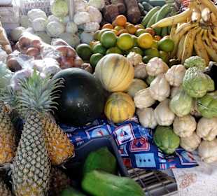 Gang über den Marché de la Darse