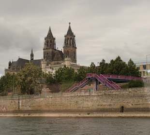 Blick von der Elbe zur Magdeburger Altstadt