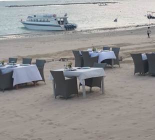 Tische schön weit auseinander keiner stört den and