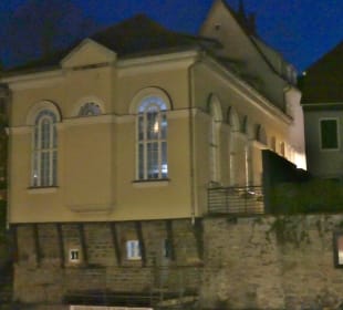 Blick zur Kleinen Synagoge am Nebenarm der Gera