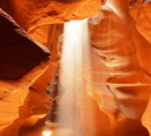 Beam im Antelope Canyon in der Mittagszeit