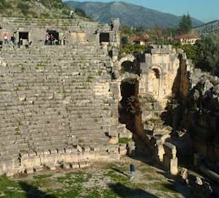 Stadion an den Felsengräbern