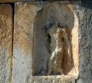 Fragment einer Sportler- Götterfigur (?)