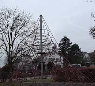 Spielplatz bei der Schule