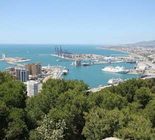 Blick auf den Hafen und die westl.Küste