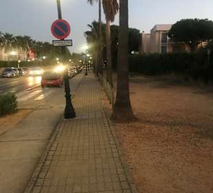 Fussweg ausserhalb des Hotels