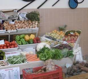 Obst- und Gemüsestand 