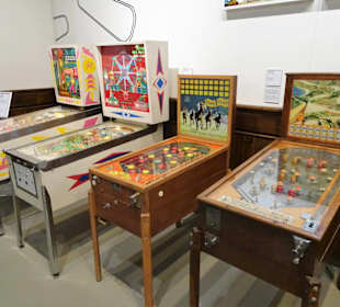 Historische Flipper im Deutschen Automatenmuseum