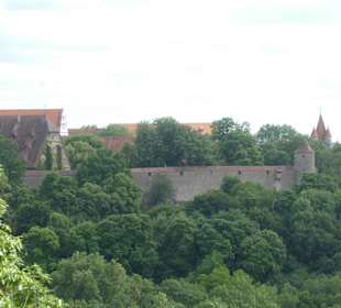 Blick auf Rothenburg und zur Stadtbefestigung
