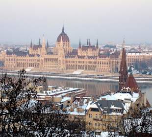 Blick vom Burgberg auf Parlament