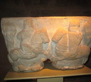 Exponate in den Ausstellungshallen der Wartburg.