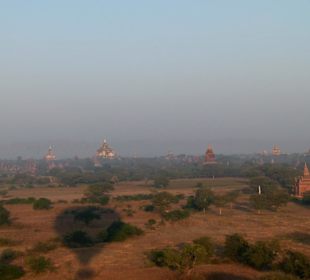 Vue aérinne à partir d'un ballon sur Bagan