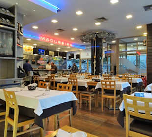 Blick in den Gastraum der Marisqueira Madureira