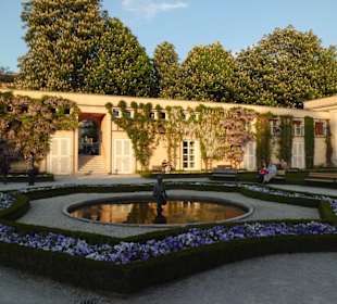 Im Mirabellgarten