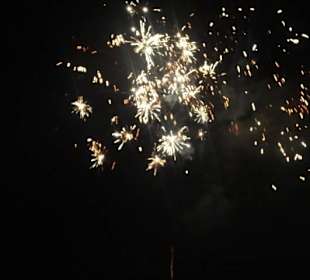 Pokaz fajerwerków ostatniego dnia festynu