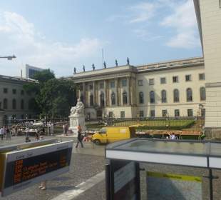 Mit der 100 durch Berlin