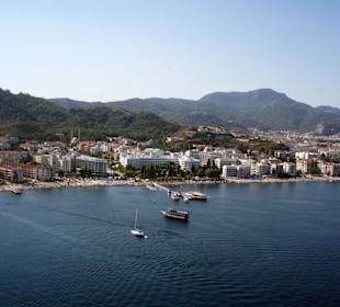 Marmaris widziane z parasailingu w zatoce 
