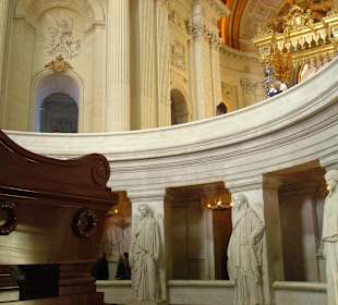 Dom des Invalides (Ruhestätte des Napoleon)
