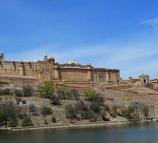 Der Palast von außen