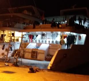 Boot im Hafen, direkt am Hotel