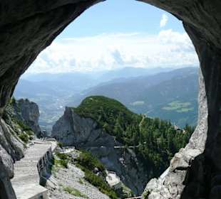 Panorama alp z wejścia do jaskini Eisriesenwelt