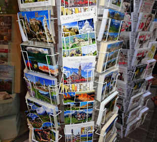 Postkartenauswahl der Südtiroler Buchhandlung