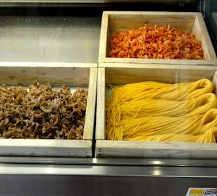Frischware hinter Glas im NudelNudel