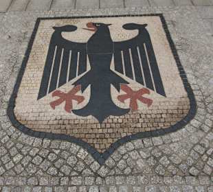Wappen vor dem Alten Rathaus