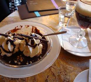 Irish Coffee und Semlauer Nockerln