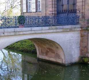 Schloßbrücke mit Wasserkanal