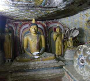 Figuren  im Höhlentempel