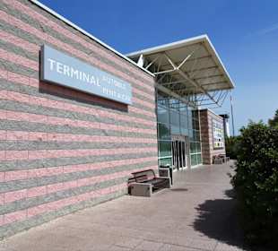 Außenansicht des "Rent-a-Car"-Terminals