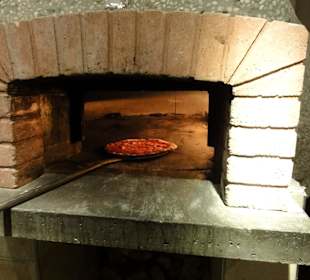 Der Holzofen des Restaurants