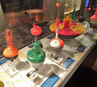 Sammlung von See-Tonnen im IMM