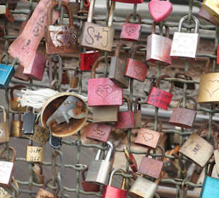 Die Hohenzollernbrücke mit Liebesschlössern