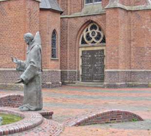 Antoniusbrunnen / Eingang zur Kirche