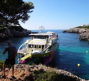 Katamaran in der Buch Cala Egos