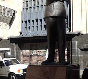 Denkmal Carlos Gardel am Beginn der Straße